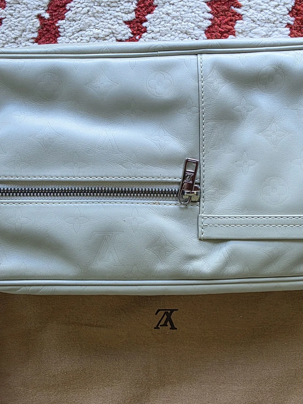Louis Vuitton Ivory Leather Crossbody Bag - Picture 5 of 9